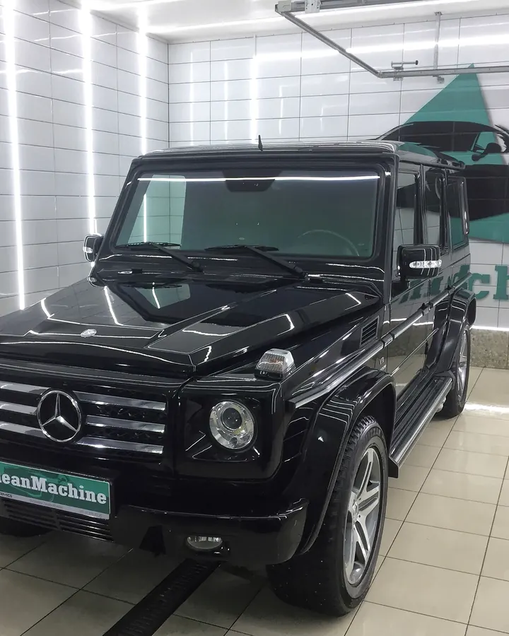 Чёрный Mercedes G-класса в боксе CleanMachine
